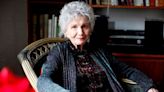 Alice Munro stayed with husband who sexually abused her daughter: essay - National | Globalnews.ca