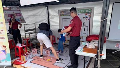 台北漫遊信義開幕市集 消防隊向民眾宣導防災觀念 - 社會