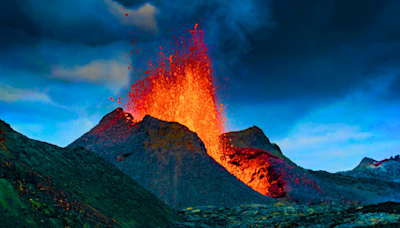 El increíble volcán que entró en erupción nuevamente y atemoriza a Europa