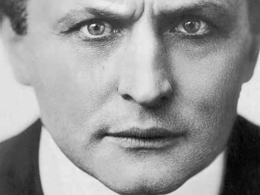 Hace 150 años nacía el gran escapista Houdini: el número que lo hizo leyenda, la tensión extrema y un rival inventado