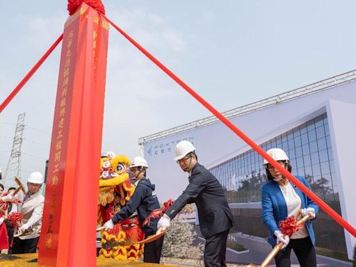 鴻海首座AI廠進駐高雄 鴻華先進電巴新廠預計明年完工