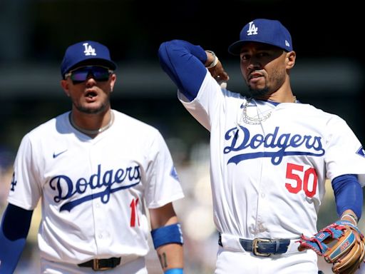 Miguel Rojas embracing mentorship role with Dodgers