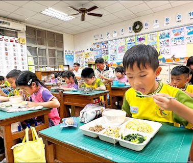 台南傳統小吃結合午餐 學童讚好吃