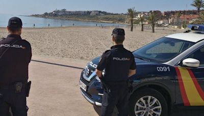 Hallan el cadáver de un hombre en el espigón de la playa del Cocó de Alicante