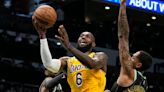 Con 43 puntos de James, Lakers superan 121-115 a Hornets