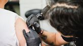 Científicos descubren un inquietante vínculo entre los tatuajes y el cáncer - La Tercera