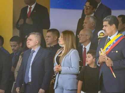 Desfile cívico-militar en Caracas por la Independencia de Venezuela