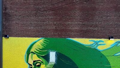 Louisville nonprofit and local artist unveil mural at Maker Alley downtown