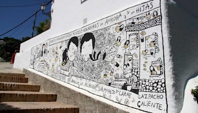 El pueblo museo de Málaga con origen fenicio y griego que ha transformado sus calles en galerías de arte al aire libre
