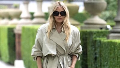 Sienna Miller tiene la gabardina más bonita de Victoria Beckham x Mango que aún puedes comprar