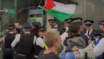 Moment Met Police finally break up pro-Palestine protest in Central London