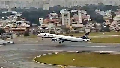 Avião da Azul decola nos metros finais da pista do Aeroporto de Congonhas