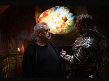 Luc Besson (‘El quinto elemento’) comparte la primera imagen del Príncipe de las Tinieblas en ‘Dracula: A Love Tale’