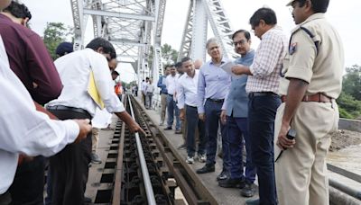 Riding out a storm: how six field personnel of South Central Railway averted a major disaster