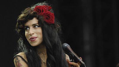 Amy Winehouse’s Parents Accept BRIT Billion Award To Mark One Billion U.K. Streams