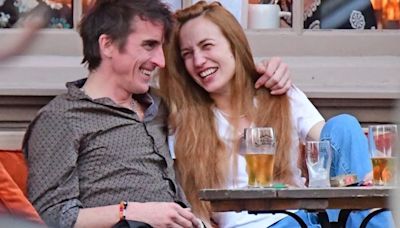 Elizabeth Jagger snogs mystery man at pub after split from film producer hubby