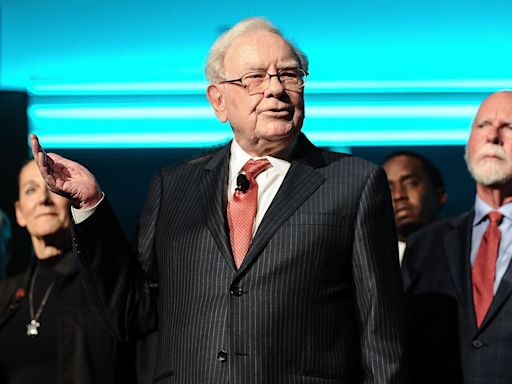 11 Financial Milestones Warren Buffett Had Throughout the Years To Build His Fortune