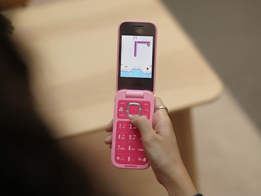 HMD Barbie Phone Hands-on » YugaTech | Philippines Tech News & Reviews