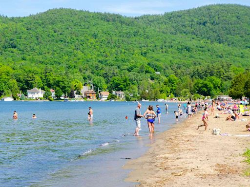 Passerby Found Small Child Alone on Beach and Crying. Police Say His Parents Abandoned Him to Go on Boat