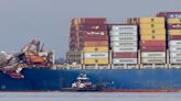 El carguero Dali, que demolió puente en Baltimore, es remolcado a puerto