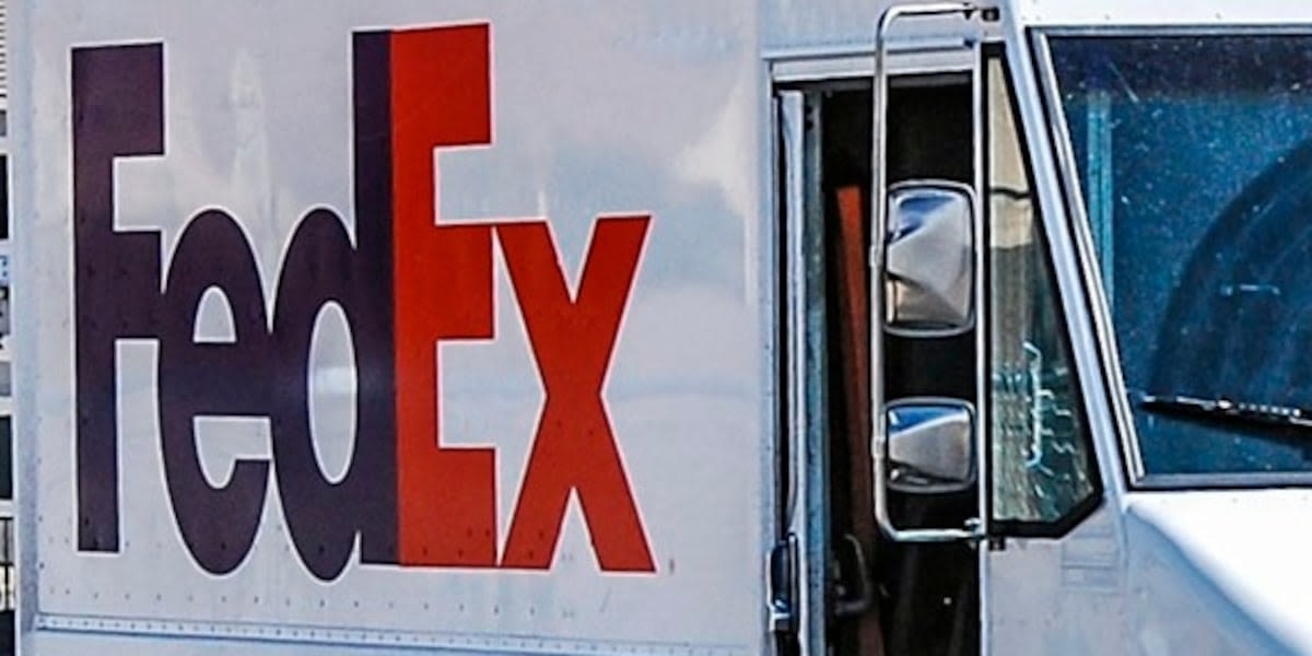 FedEx employee dies after falling out of truck on to I-271