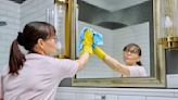 Marre des éclaboussures sur le miroir de votre salle de bains ? La recette magique pour les éviter