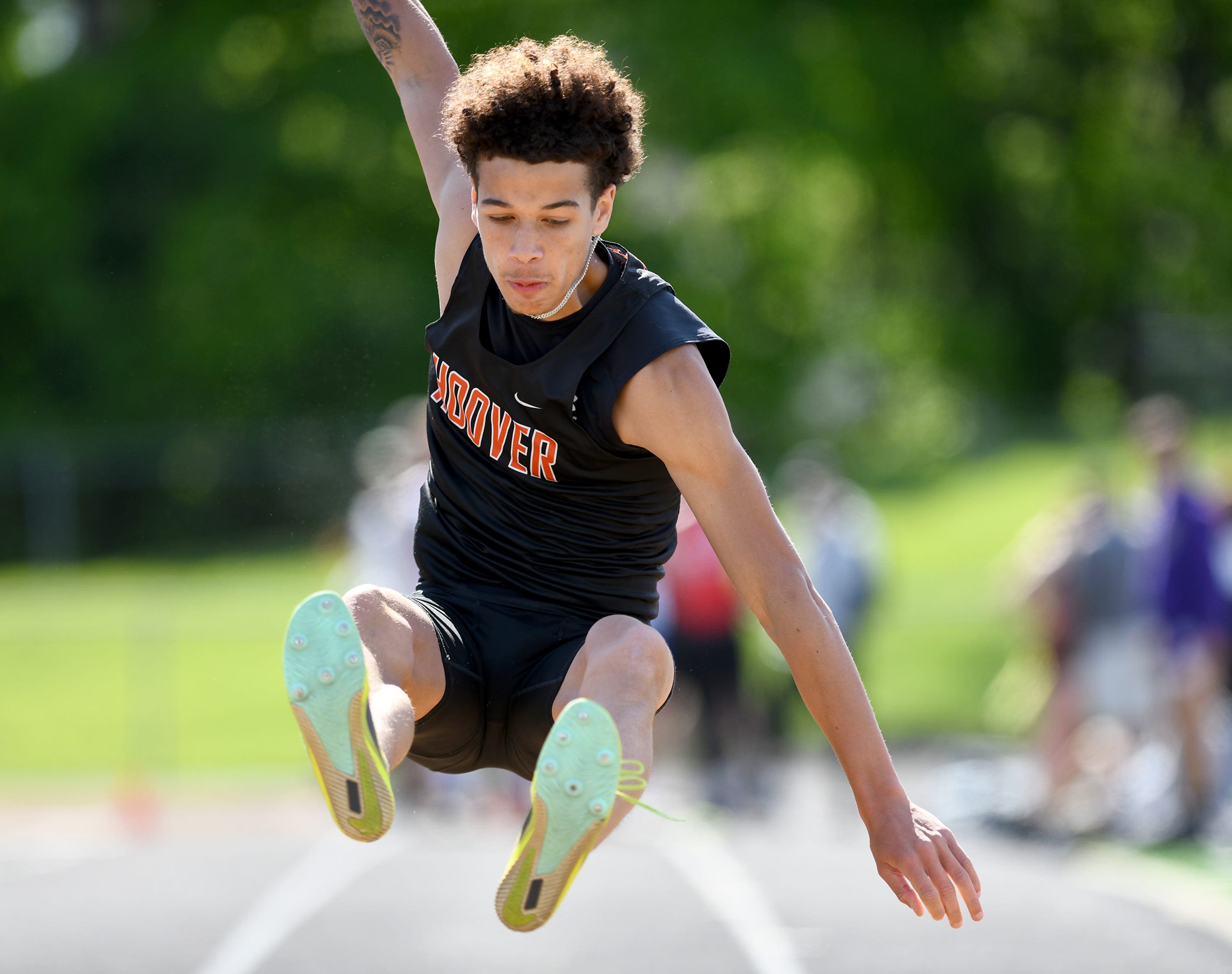 Hoover long jumper Isaiah Barker, Jackson boys 3,200 relay win regional championships
