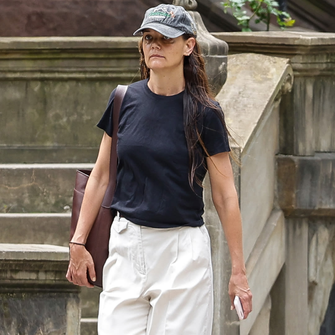 Katie Holmes's Anti-Trend Summer Outfit Dresses Down Her Two Favorite Accessories