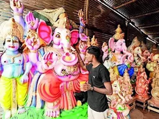 Belagavi idol makers urge district administration to reconsider Plaster of Paris ban | Hubballi News - Times of India