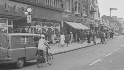 How High Street looked on a summer's day in the 1960s