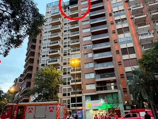 Impactante incendio en Córdoba: joven de 18 años salta desde el piso 12 en una tragedia mortal | Sociedad