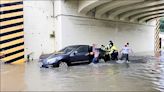 車困淹水地下道 駕駛被查出是通緝犯