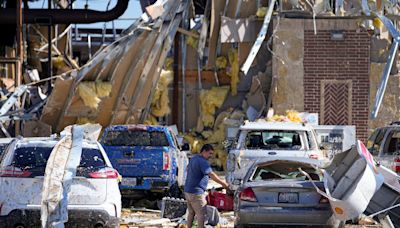 Fuertes tormentas de viento arrasaron el centro de Estados Unidos y dejaron al menos 11 personas muertas