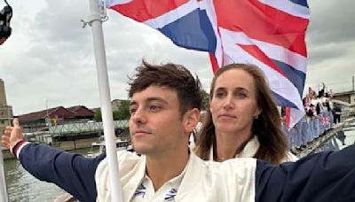 Cérémonie d'ouverture des JO: les porte-drapeaux britanniques rejouent Titanic sur la Seine