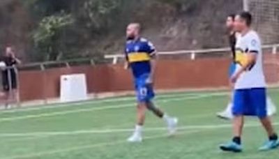 Daniel Alves joga futebol amador com amigos em Barcelona; veja | GZH