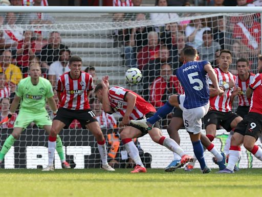 Un amargo empate: el Southampton de Ben Brereton deja escapar su primer triunfo en la Premier League en la agonía - La Tercera