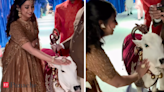 Shreya Ghoshal charms fans with ‘cutest prettiest gaiyyas’ video at Ambanis wedding - The Economic Times