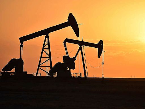 Oil prices fall as traders assess China growth worries