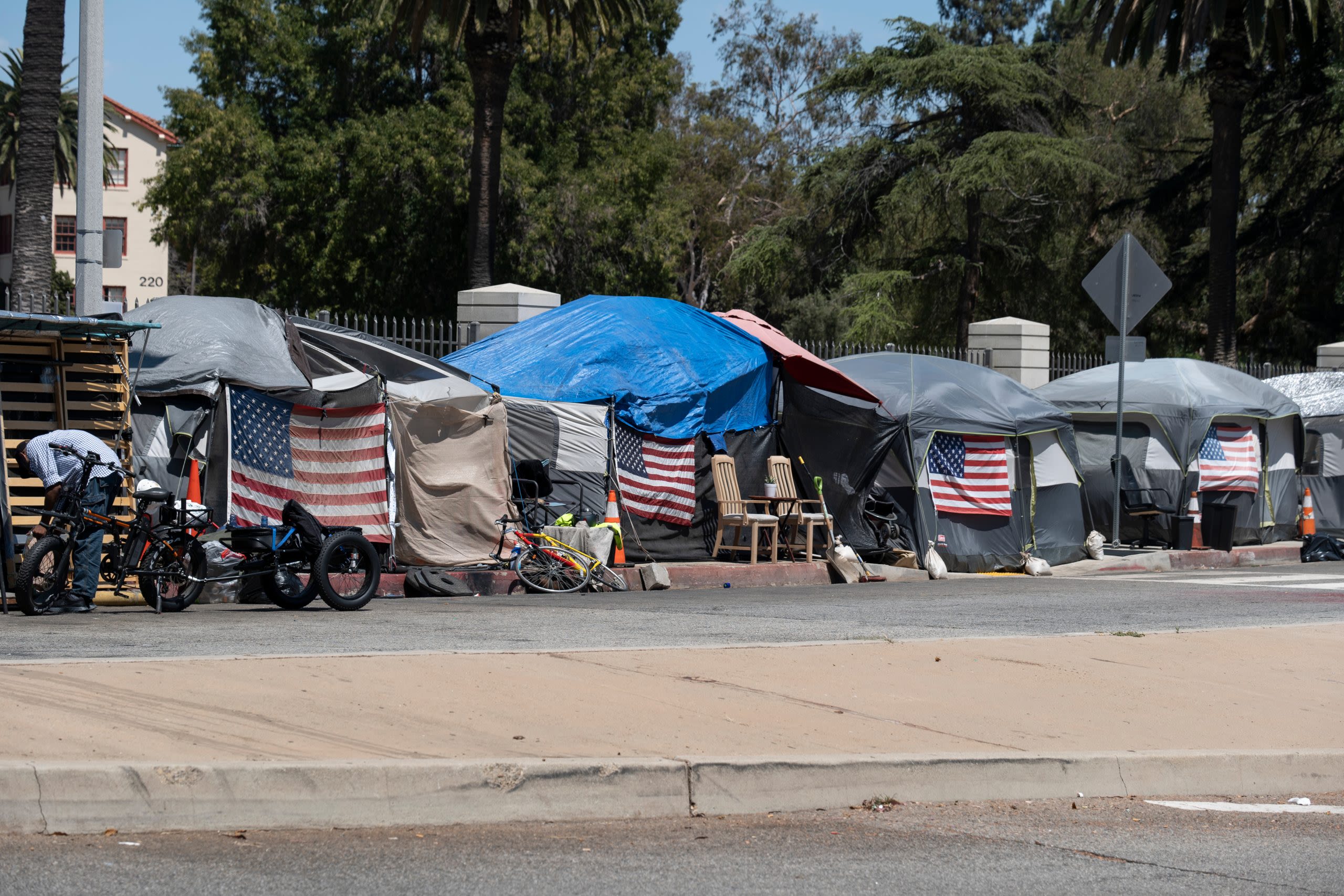 Mayors Call for Loosening Rules Contributing to Veterans' Homelessness - MyNewsLA.com