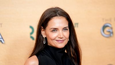Katie Holmes carries this classic leather Madewell tote and it's a bestseller
