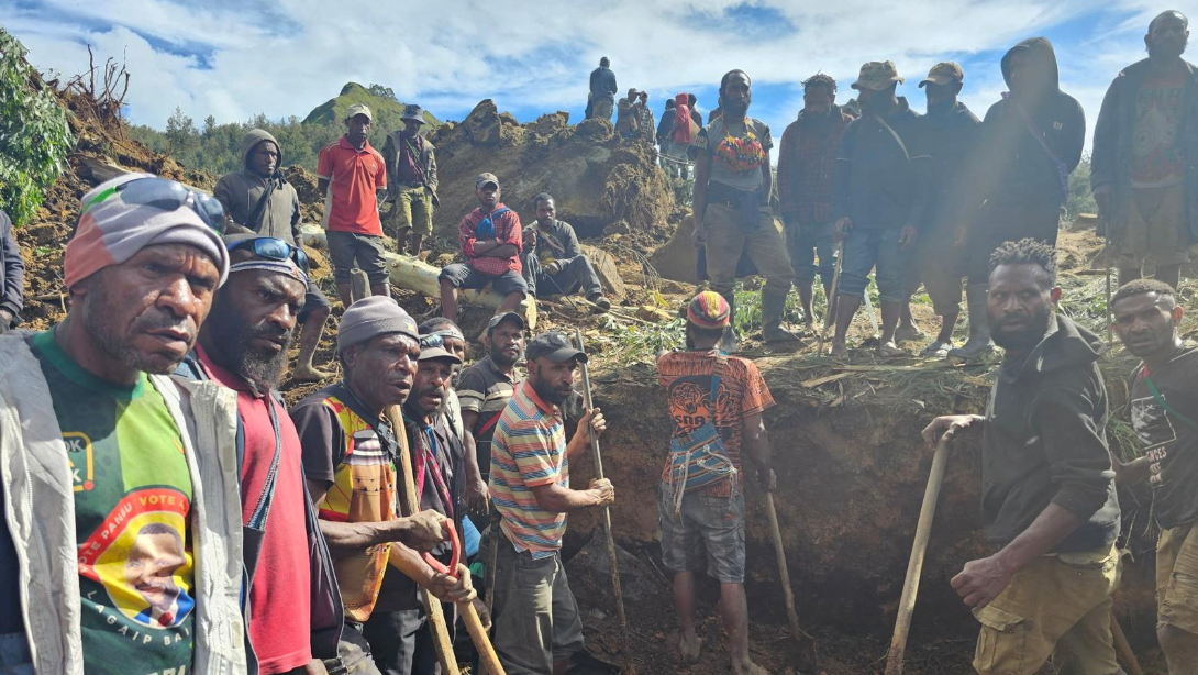 UN fears 670 people buried under Papua landslide