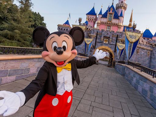 Disneyland Workers Agree to Contract, Avoiding Strike at Theme Park and Hotels