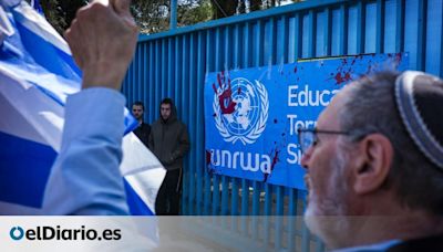 Ciudadanos israelíes prenden fuego a la sede de la UNRWA en Jerusalén al grito de "quemen Naciones Unidas"