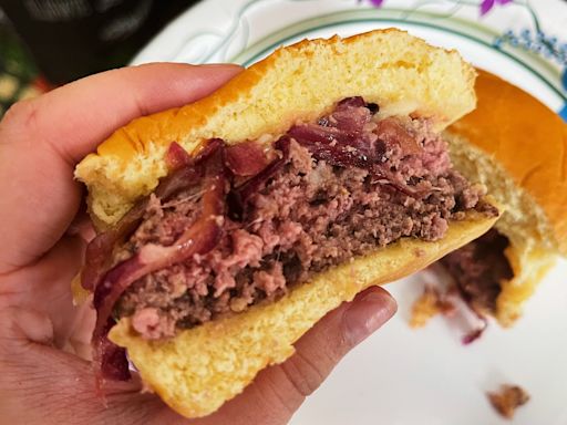 I made Ina Garten's caramelized-onion cheeseburgers, and the easy recipe is perfect for Memorial Day