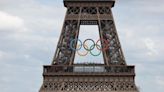 Torre Eiffel de 12.5 metros hecha con residuos plásticos se erige en República Checa