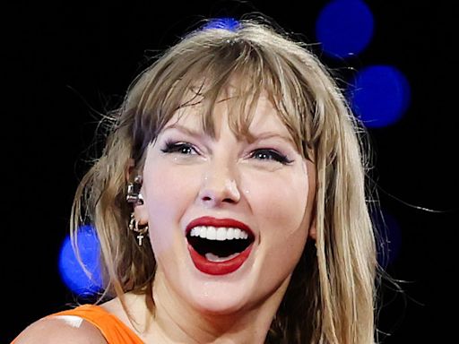 Taylor Swift calls BFF Ryan Reynolds her 'godkids' sperm donor'