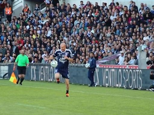 ¡Zidane siendo Zidane! Jugada de fantasía del francés para seguir maravillando a sus 51 años en un partido benéfico