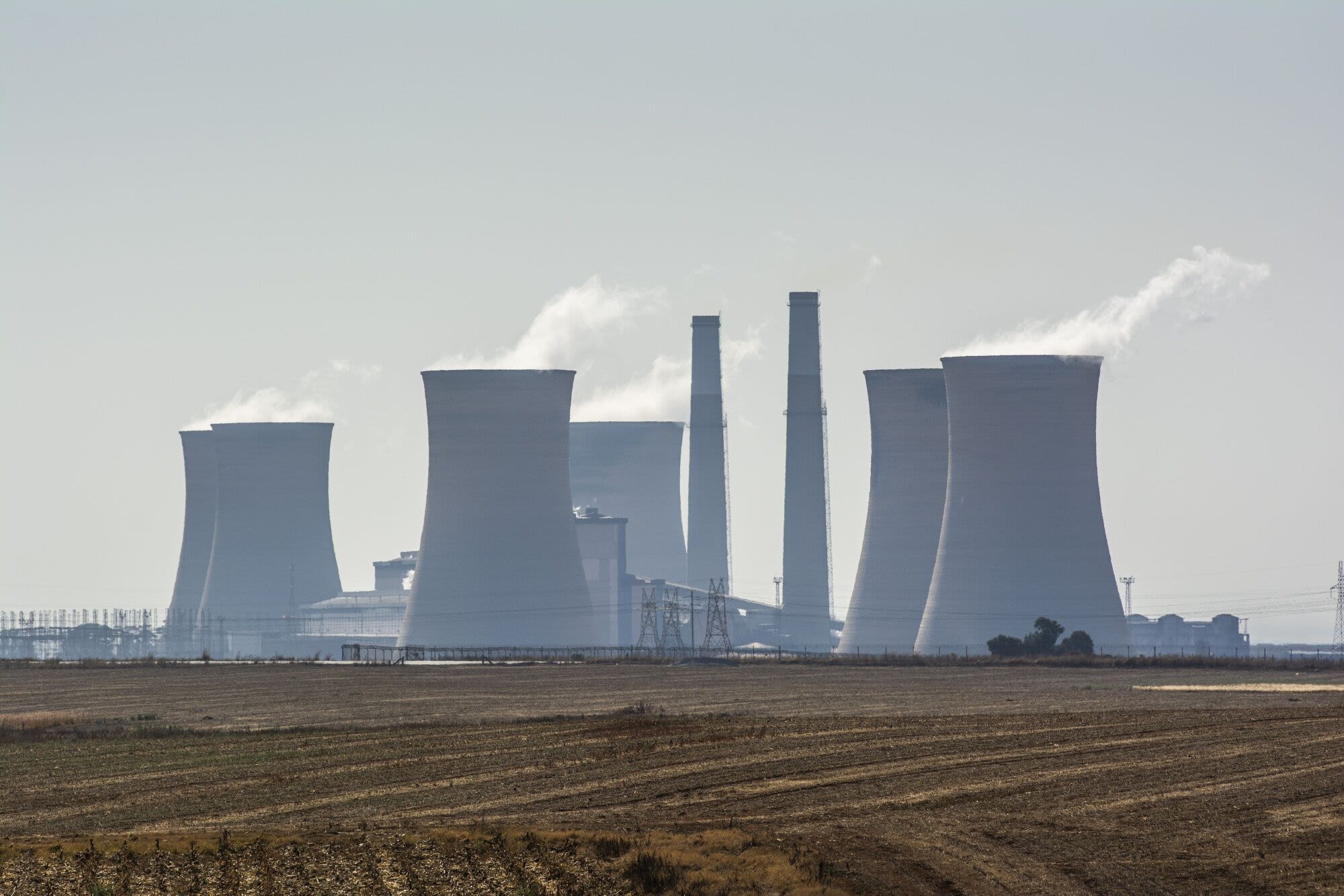 South Africa Moots New Coal-Plant Closure to Secure $2.6 Billion