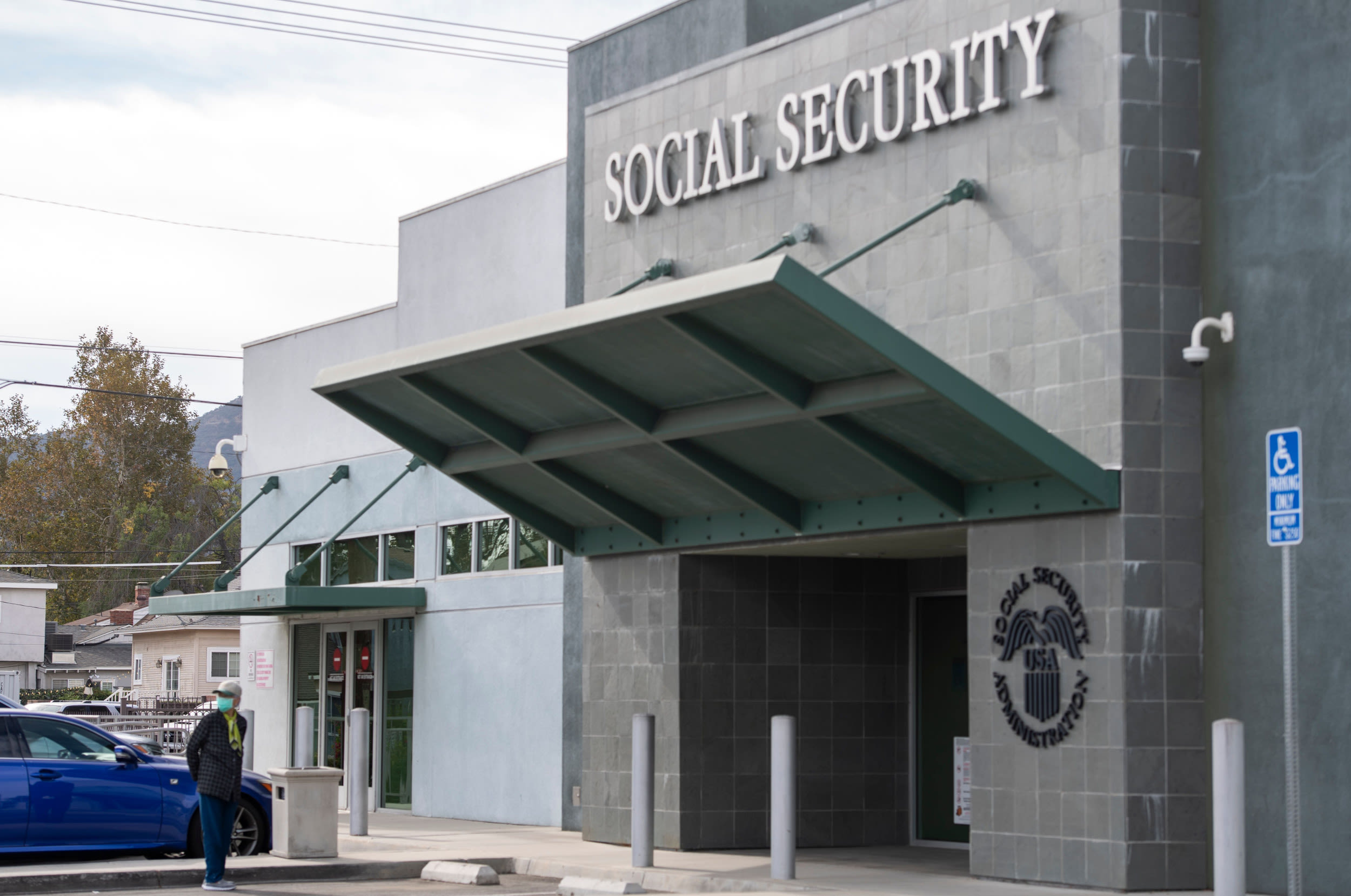 Social Security forces woman to choose between benefits