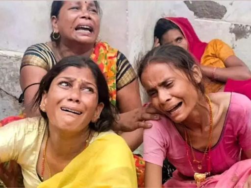 116, mostly women and kids, die in Hathras satsang stampede | Agra News - Times of India